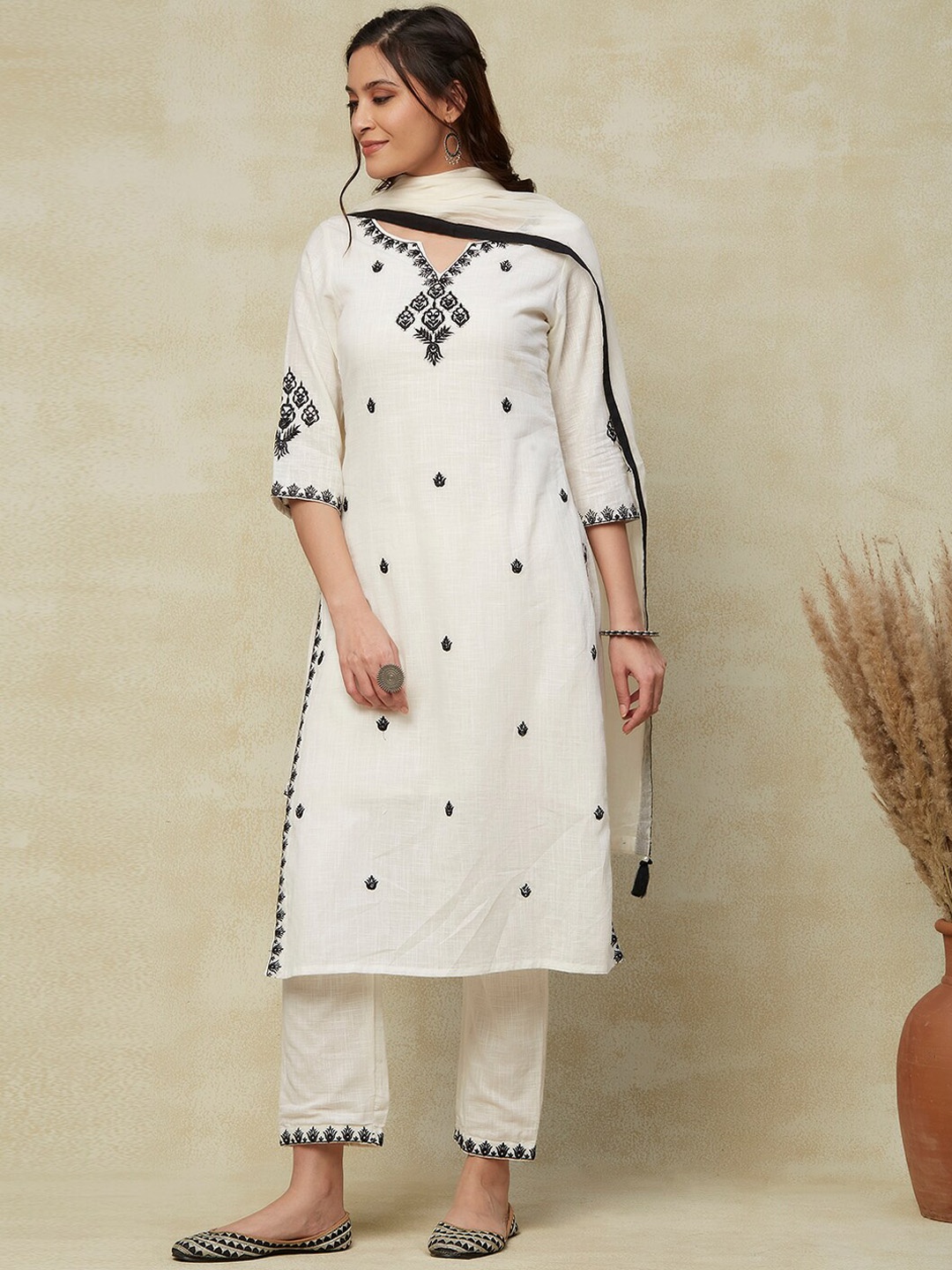 

FASHOR Off White & Black Embroidered Pure Cotton Kurta With Trousers & Dupatta