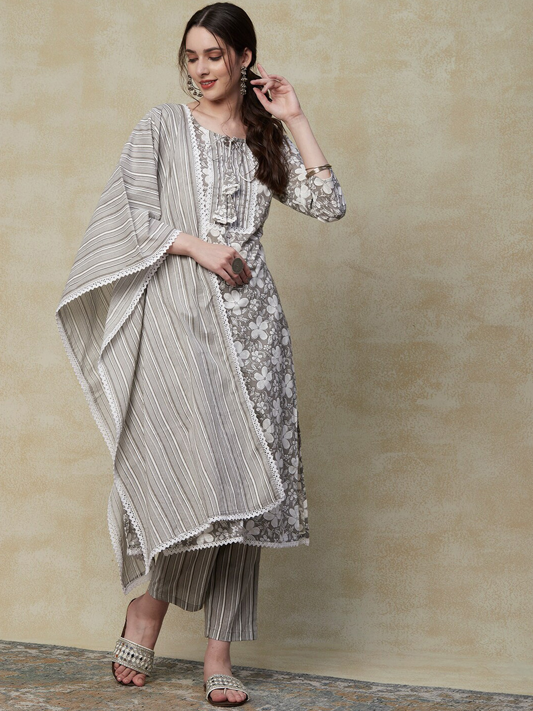 

FASHOR Grey & White Floral Printed Pure Cotton Kurta With Trousers & Dupatta