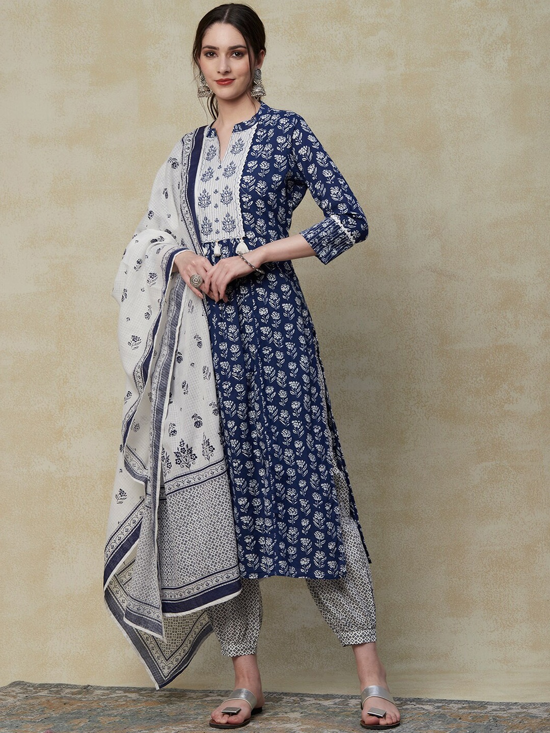 

FASHOR Navy Blue & White Floral Printed Pure Cotton Kurta With Salwar & Dupatta