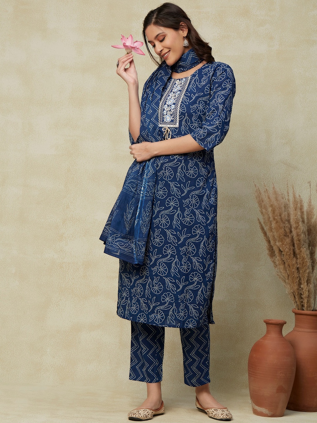 

FASHOR Blue Bandhani Floral Printed Regular Pure Cotton Kurta with Trousers & Dupatta