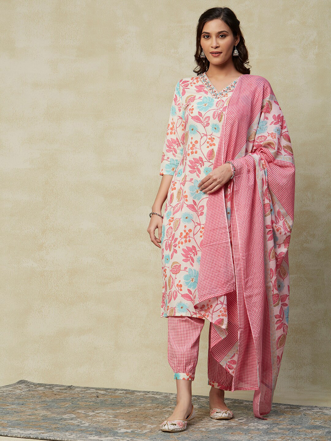 

FASHOR Pink Floral Printed Regular Sequinned Kurta with Trousers & Dupatta