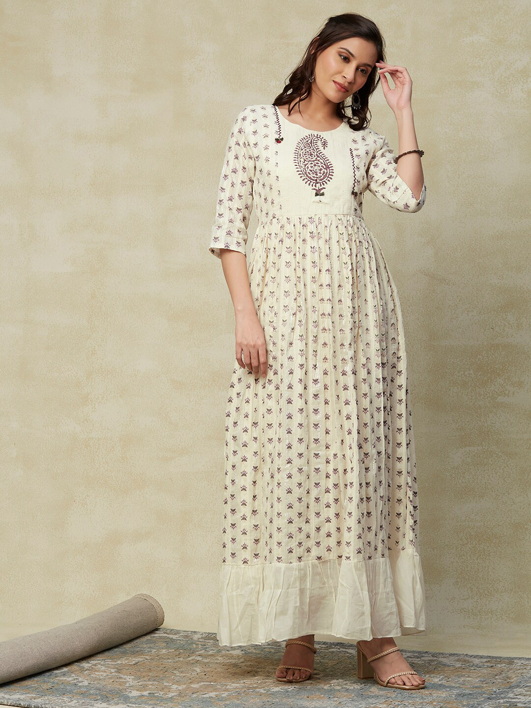 

FASHOR Off White Paisley Ethnic Motifs Printed Fit & Flare Maxi Ethnic Dress