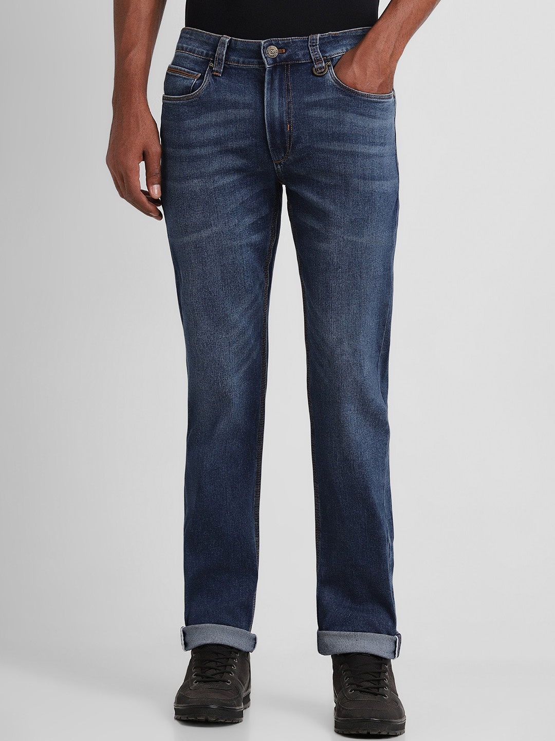 

Peter England Casuals Men Slim Fit Clean Look Light Fade Whiskers Jeans, Blue