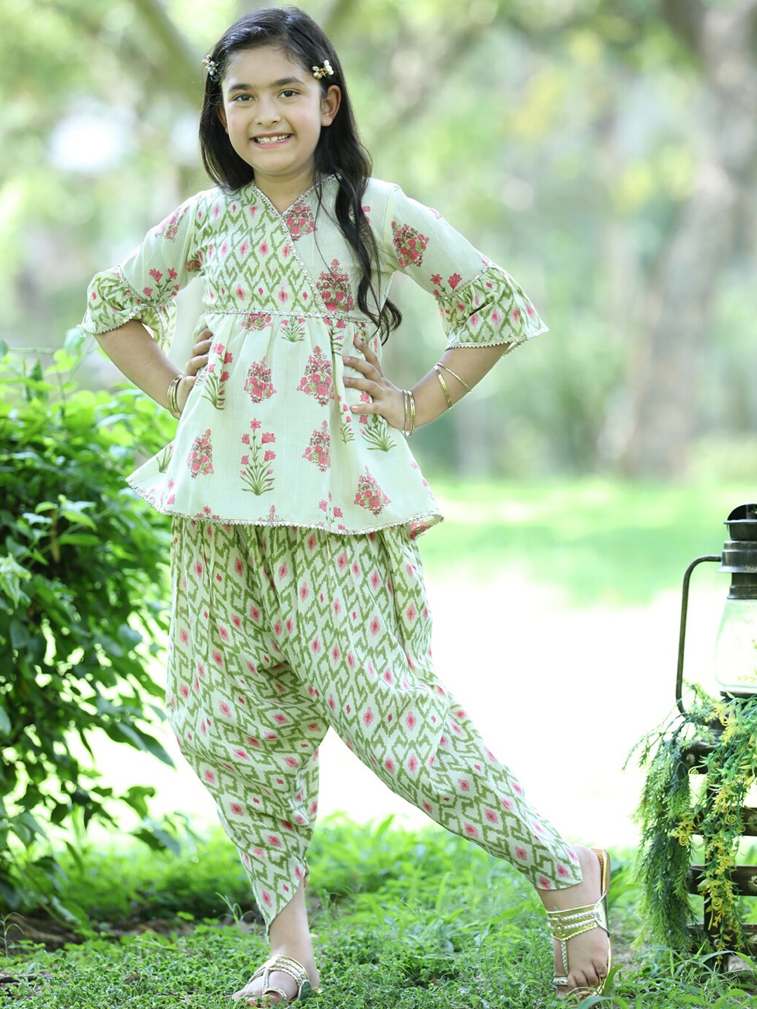 

Cutiekins Girls Ethnic Motifs Printed V-Neck Kurta with Dhoti Pants, Green