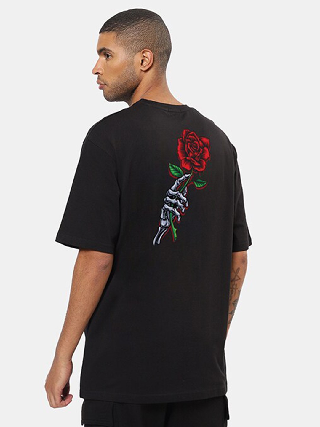 

Mad Over Print Men Printed Oversized Drop-Shoulder Sleeves Cotton T-shirt, Black