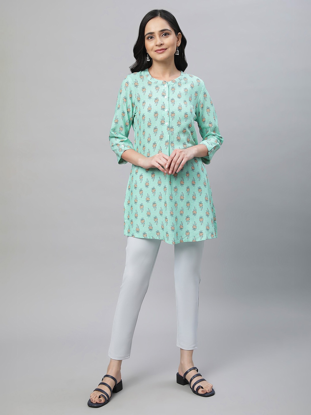 

AURELIA Floral Printed Straight Kurti, Green