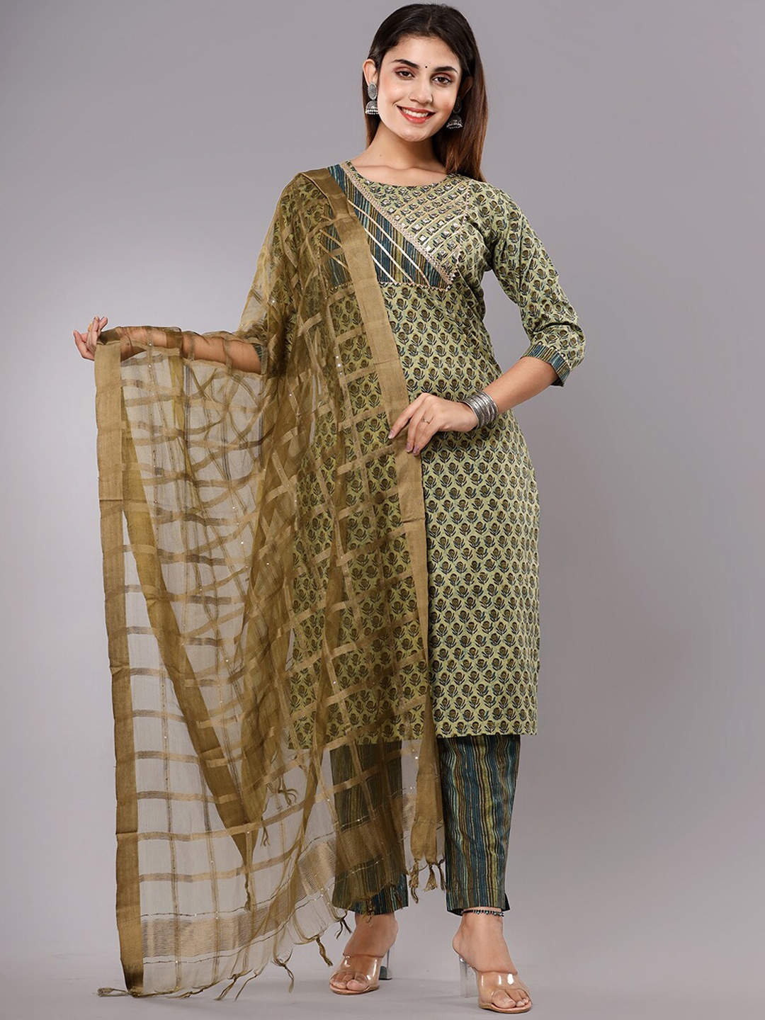 

gvs shoppe Floral Printed Gotta Patti Detail Pure Cotton Kurta & Trousers With Dupatta, Green