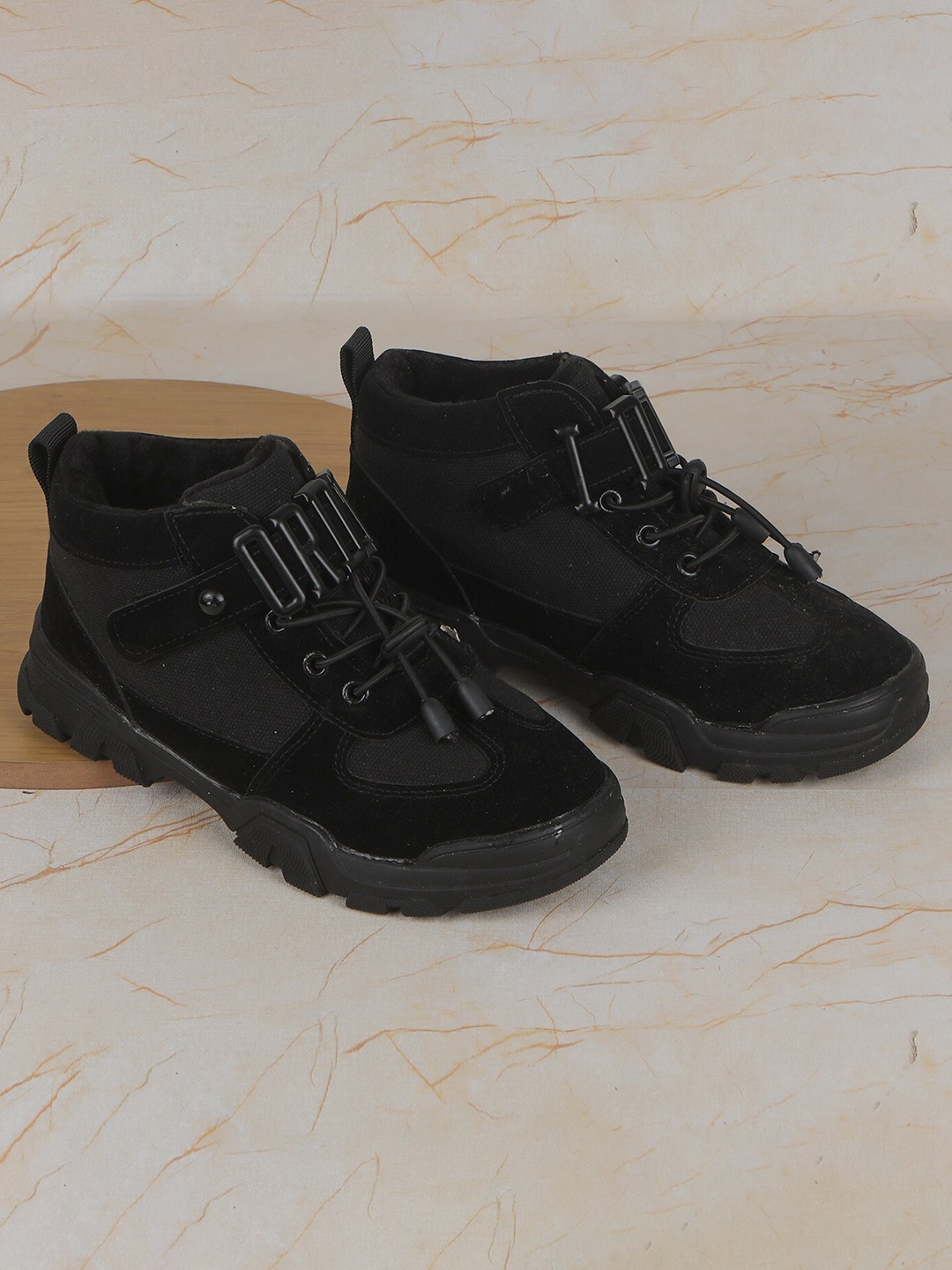 

FEETWELL SHOES Kids Textured Comfort Insole Basics Sneakers, Black