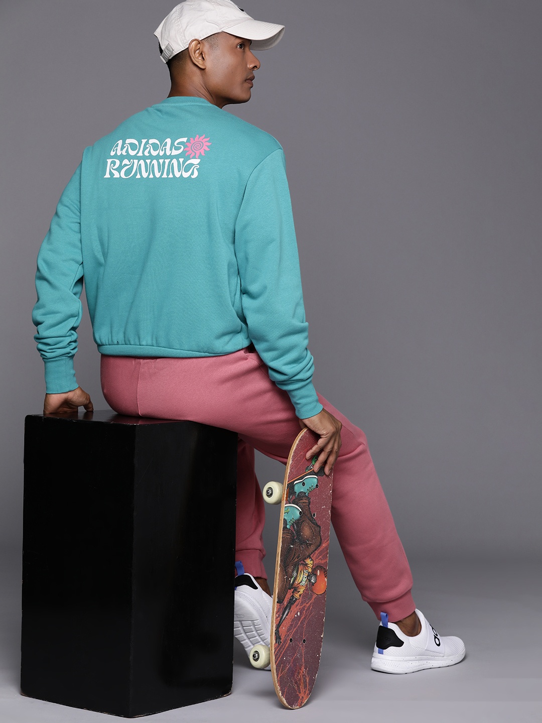 

ADIDAS Unisex BTN UF Crew Printed Running Sweatshirt, Turquoise blue