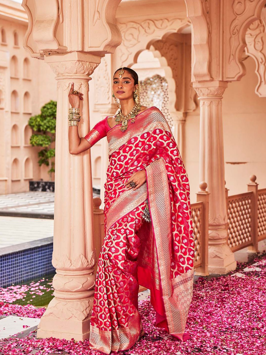 

Meena Bazaar Woven Design Zari Art Silk Banarasi Saree, Pink