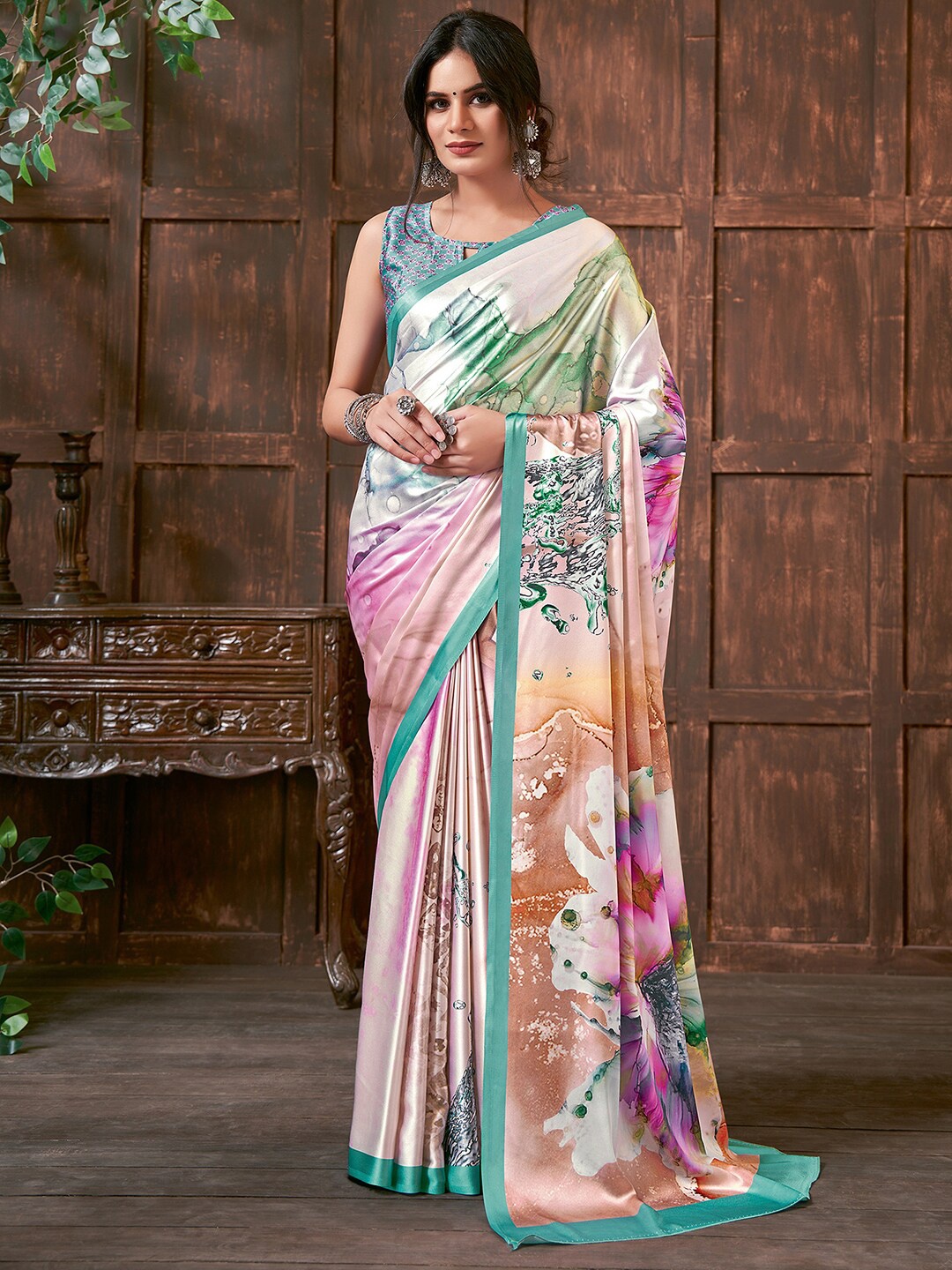 

Saree mall White & Pink Abstract Print Saree