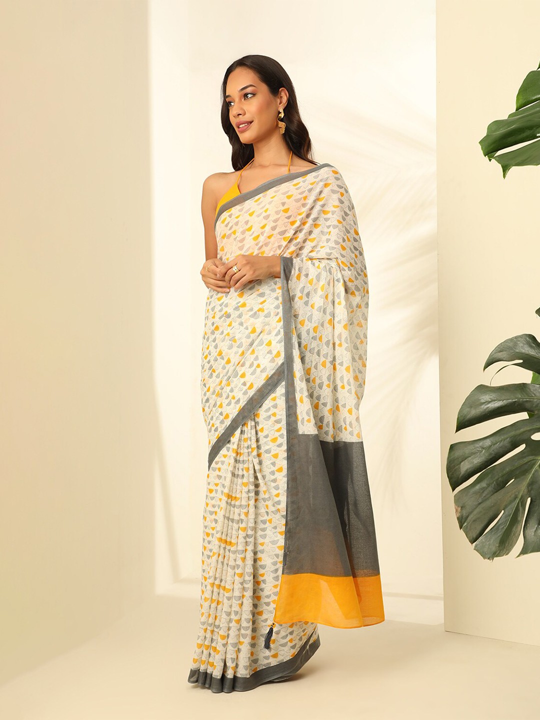 

Taneira Geometric Printed Pure Cotton Block Print Saree, Grey