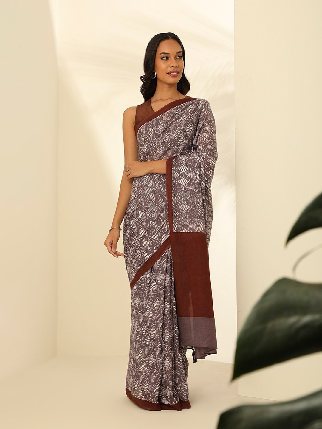 

Taneira Geometric Printed Pure Cotton Saree, Grey