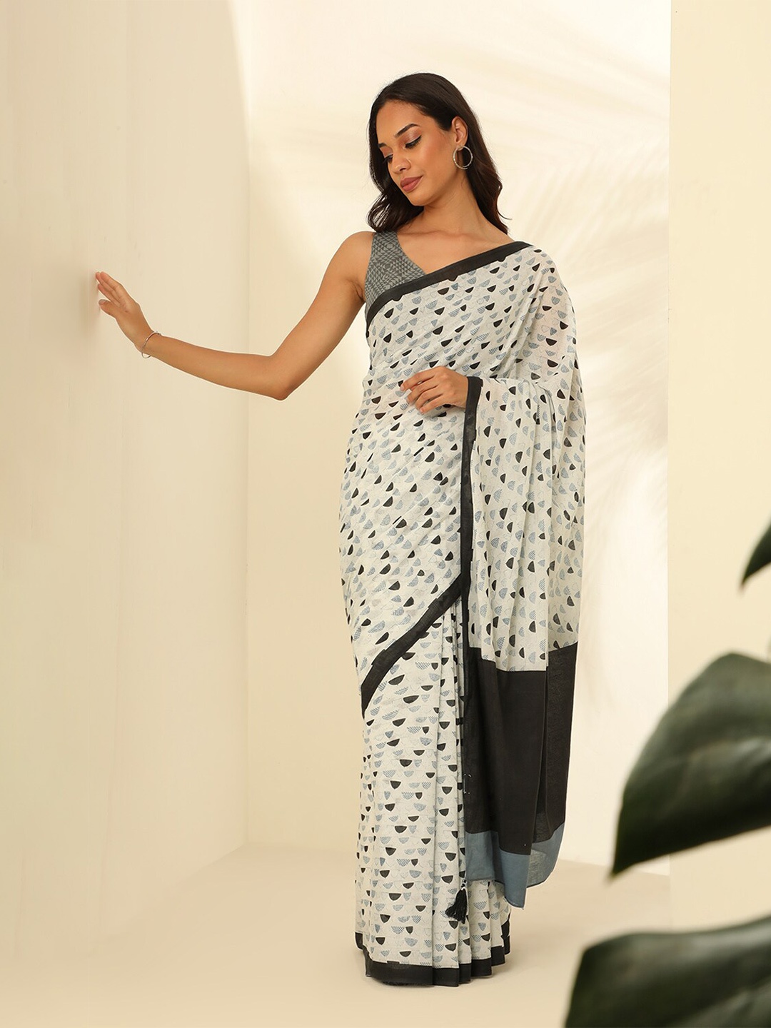 

Taneira Printed Pure Cotton Block Print Saree, Grey