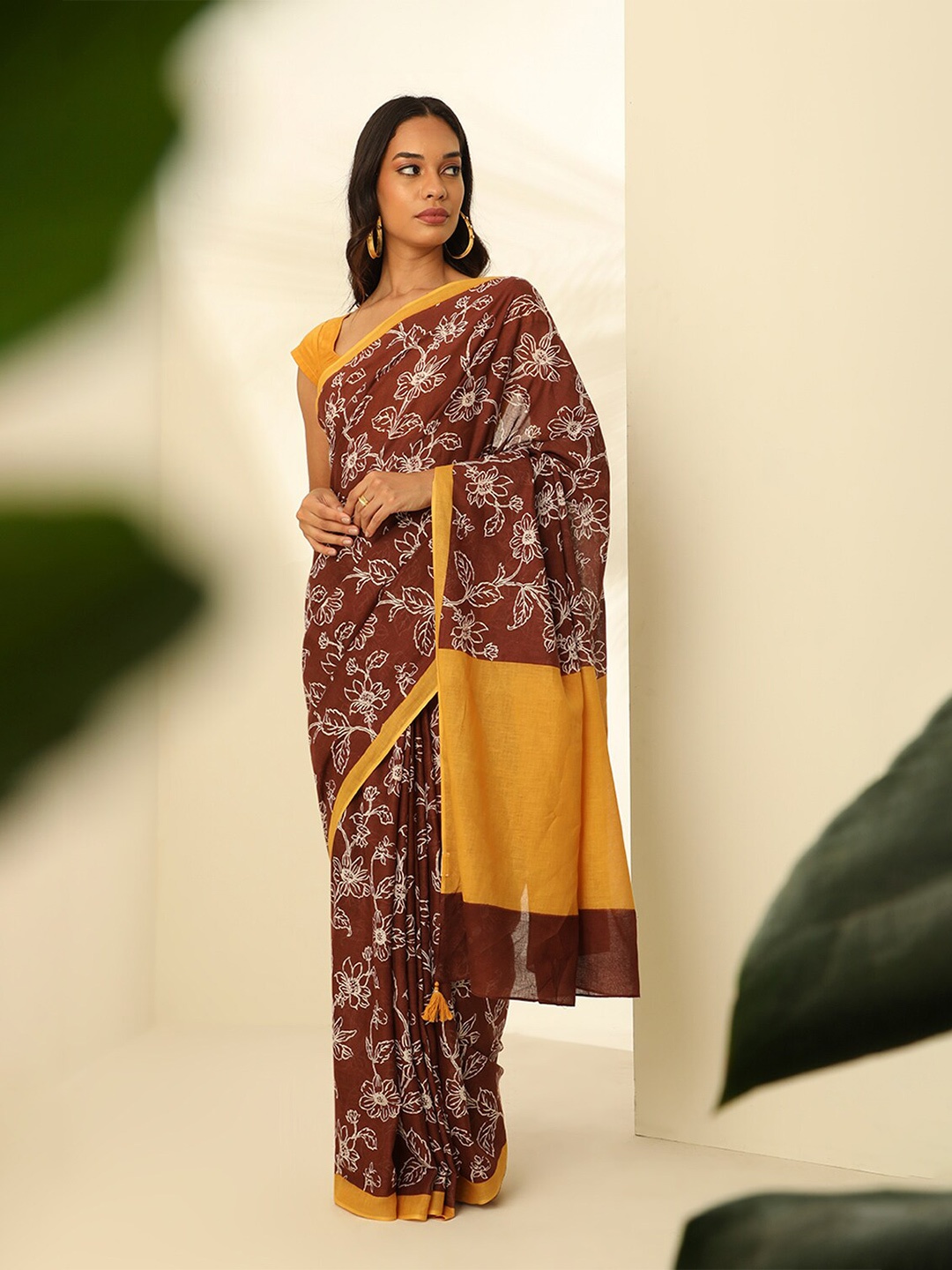 

Taneira Floral Printed Pure Cotton Block Print Saree, Brown