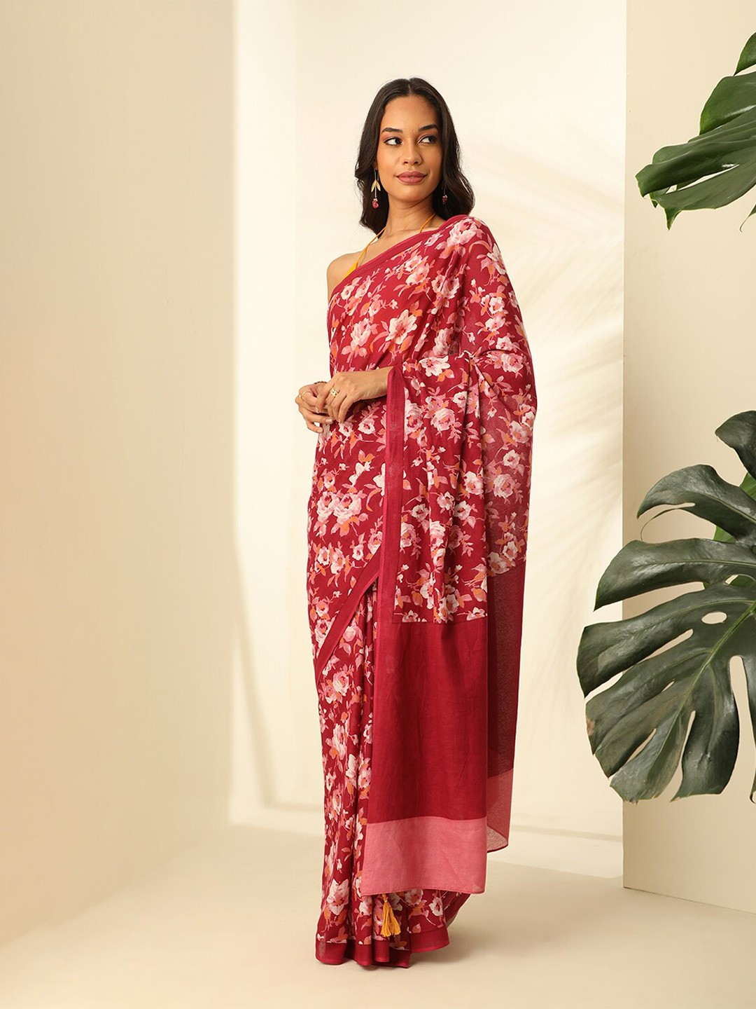 

Taneira Floral Printed Pure Cotton Block Print Saree, Red