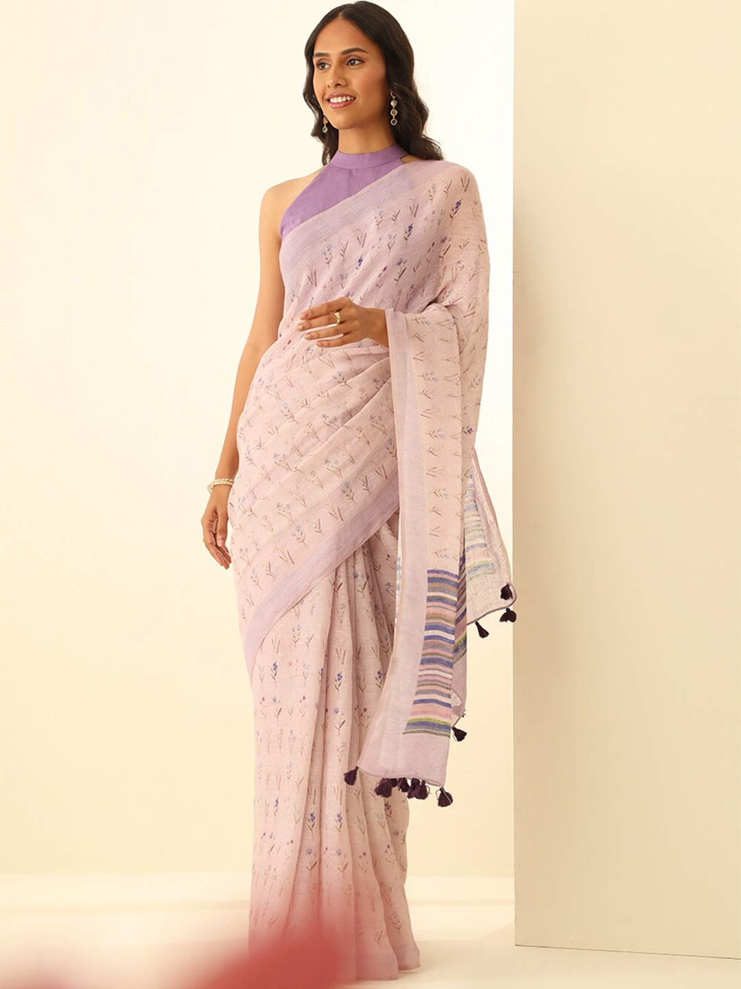 

Taneira Floral Pure Linen Saree, Beige