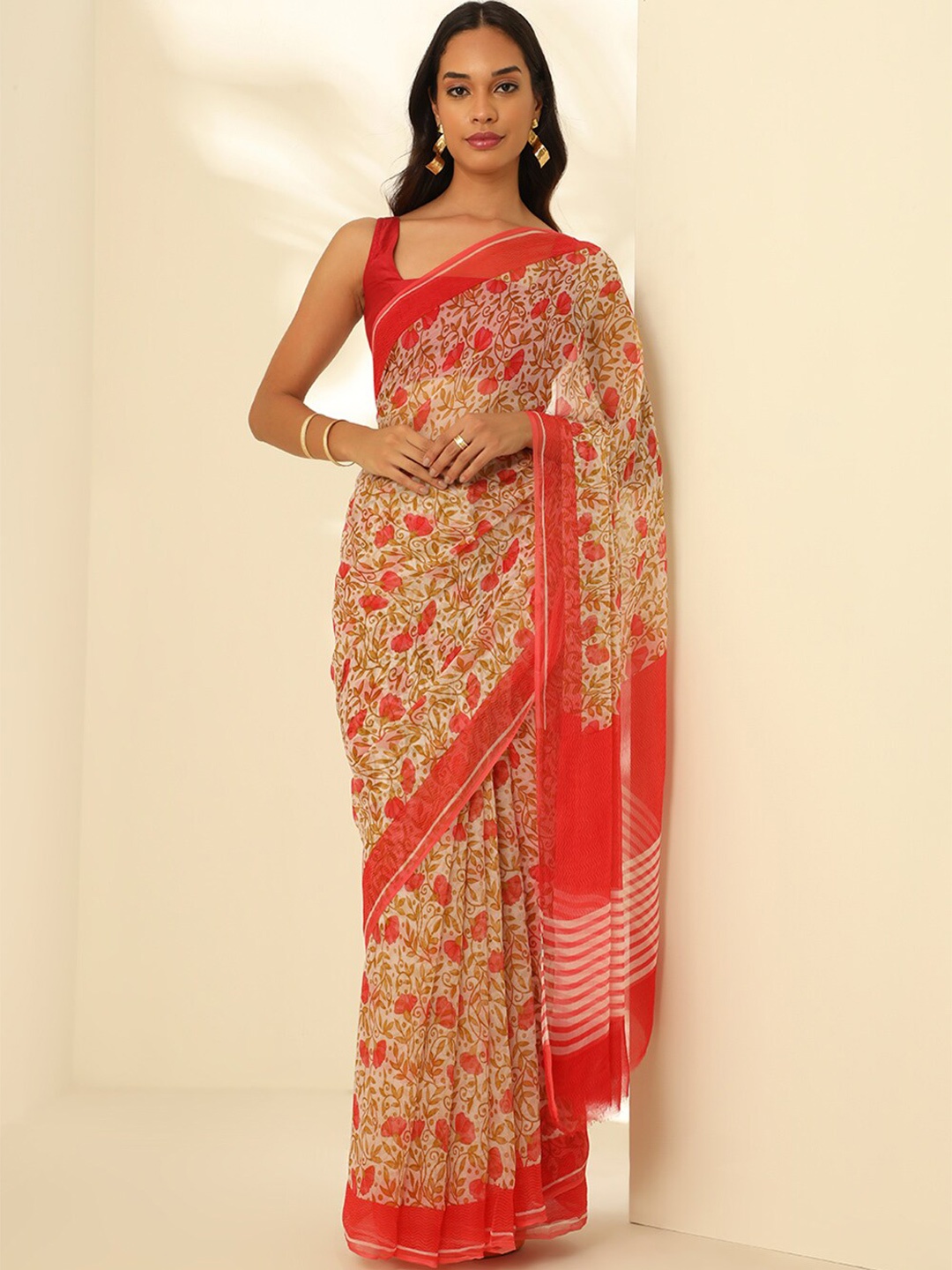 

Taneira Floral Printed Saree, Off white