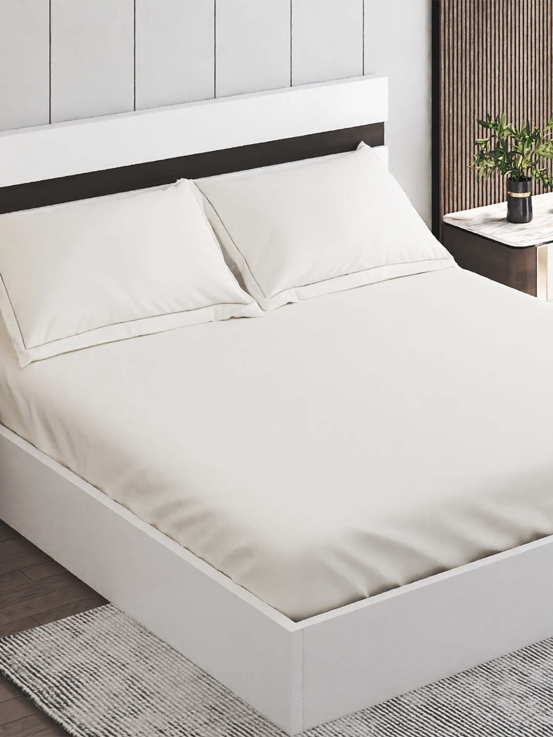 

Home Centre White 500 TC Cotton King Bedsheet With 2 Pillow Covers