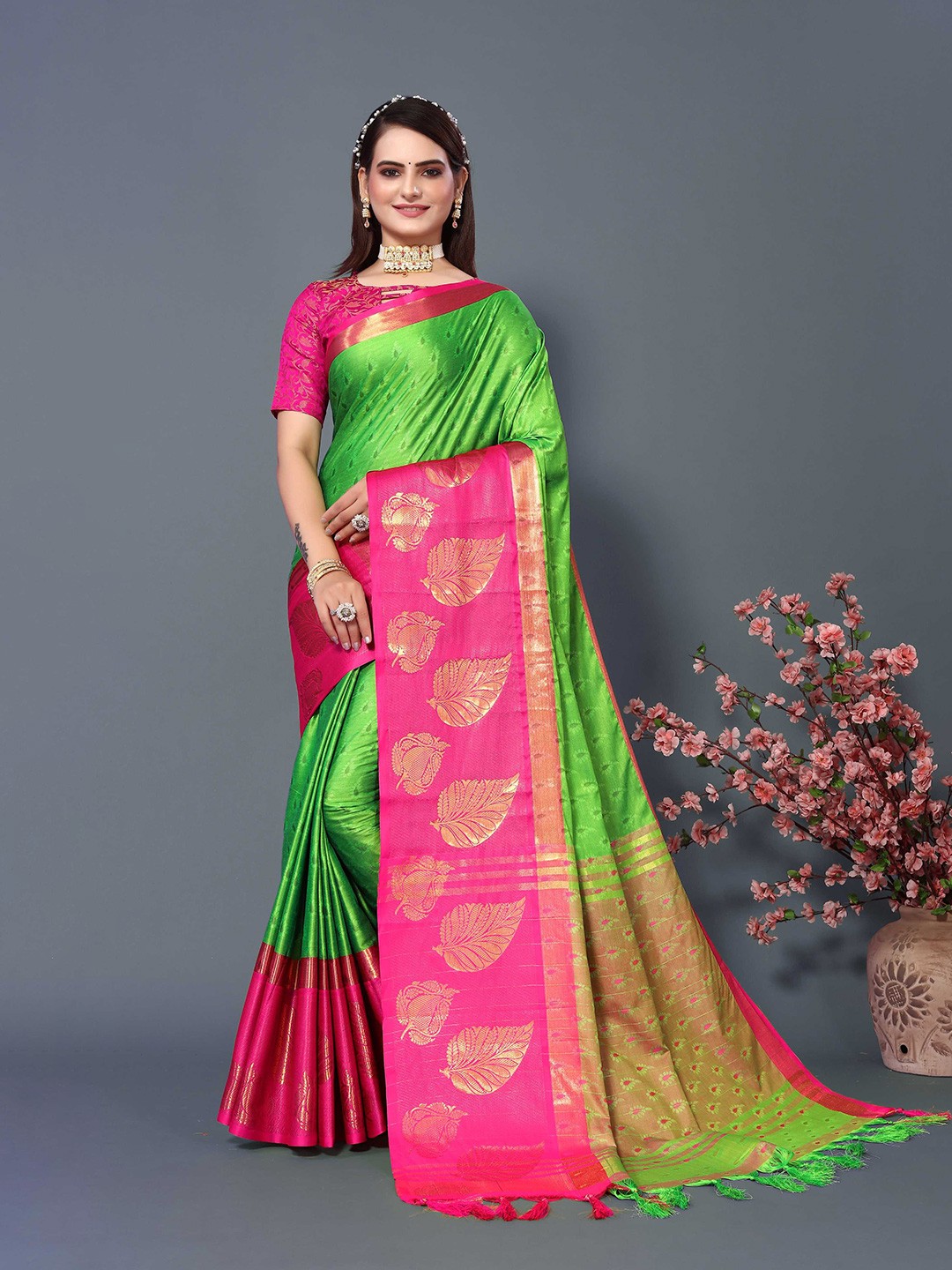 

Mitera Ethnic Motif Woven Design Zari Silk Cotton Banarasi Saree, Green