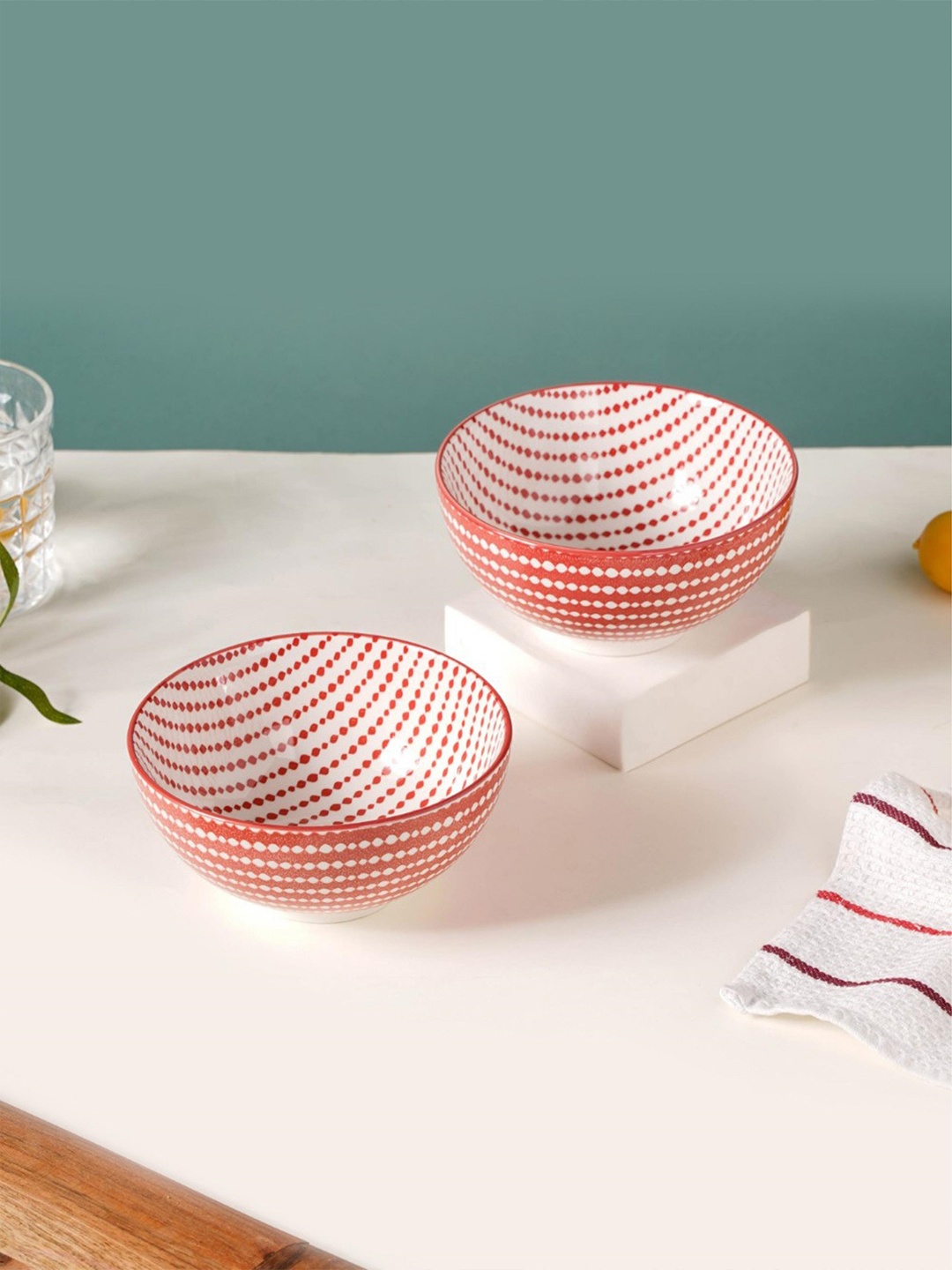 

Nestasia 2 Pieces Red & White Geometric Printed Ceramic Glossy Bowls - 500 ML Each