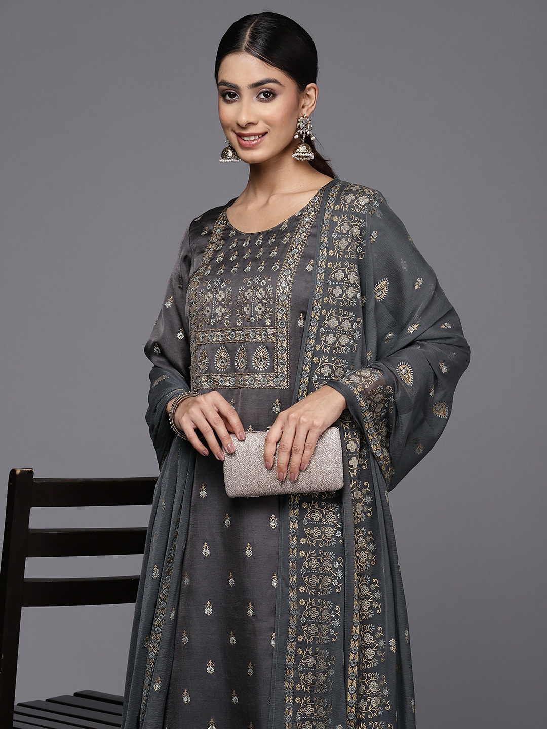 

Libas Women Ethnic Motifs Yoke Design Regular Sequinned Kurta with Trousers & Dupatta, Grey