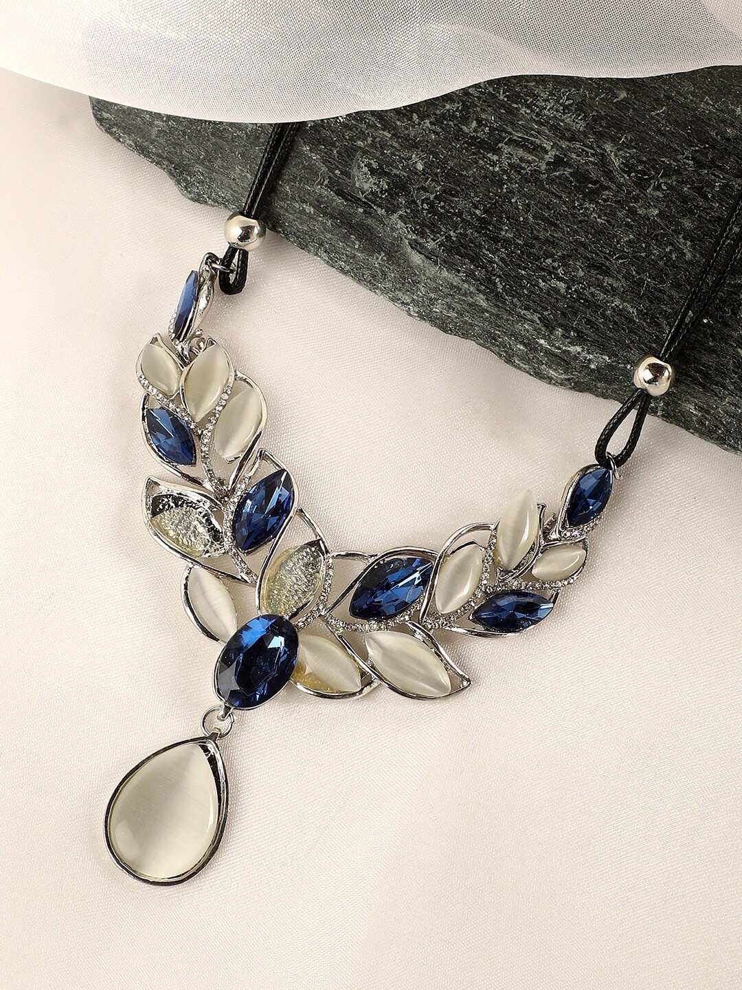 

SOHI Silver-Plated Minimal Necklace