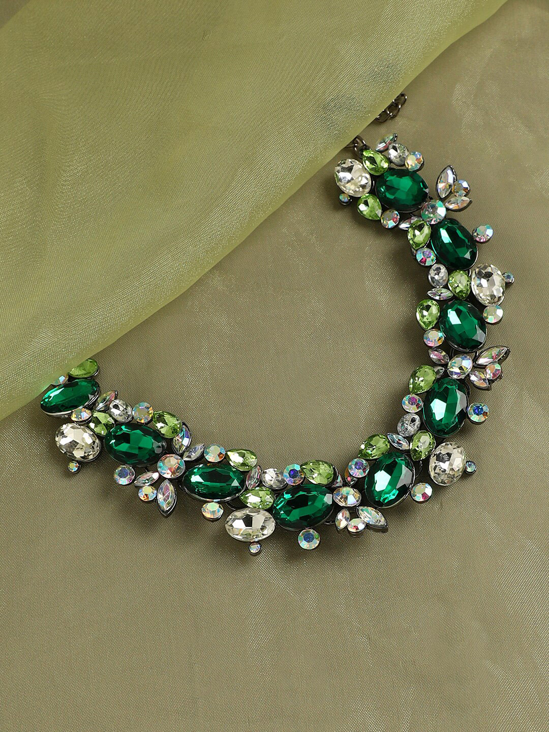 

SOHI Green Silver-Plated Minimal Necklace