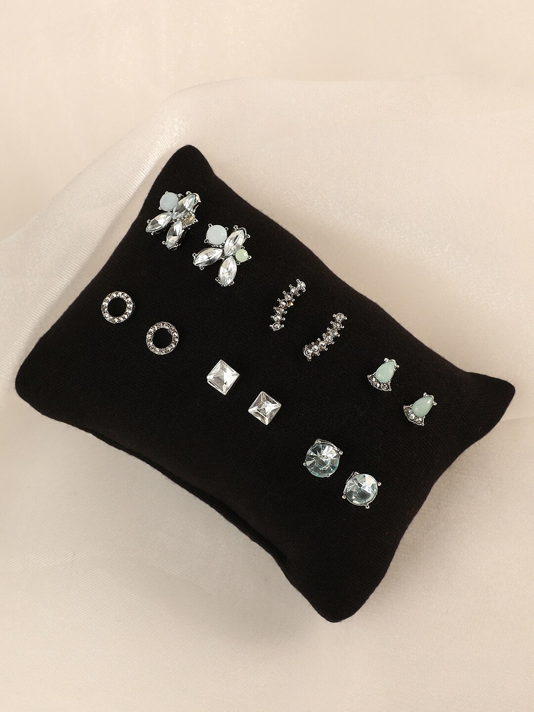 

SOHI Silver-Plated Contemporary Studs Earrings, Green