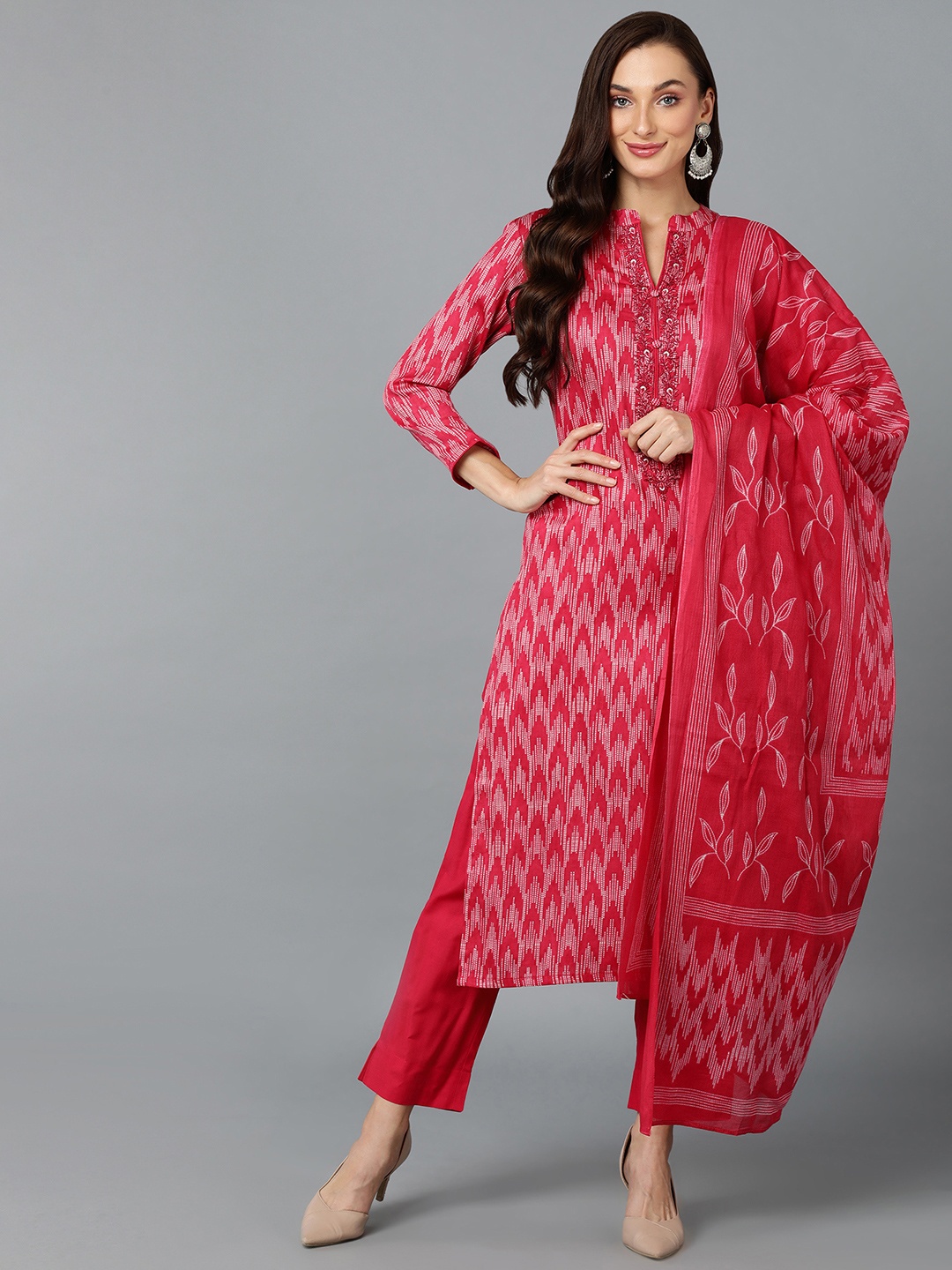 

AHIKA Chevron Printed Mandarin Collar Straight Kurta with Trousers & Dupatta, Pink