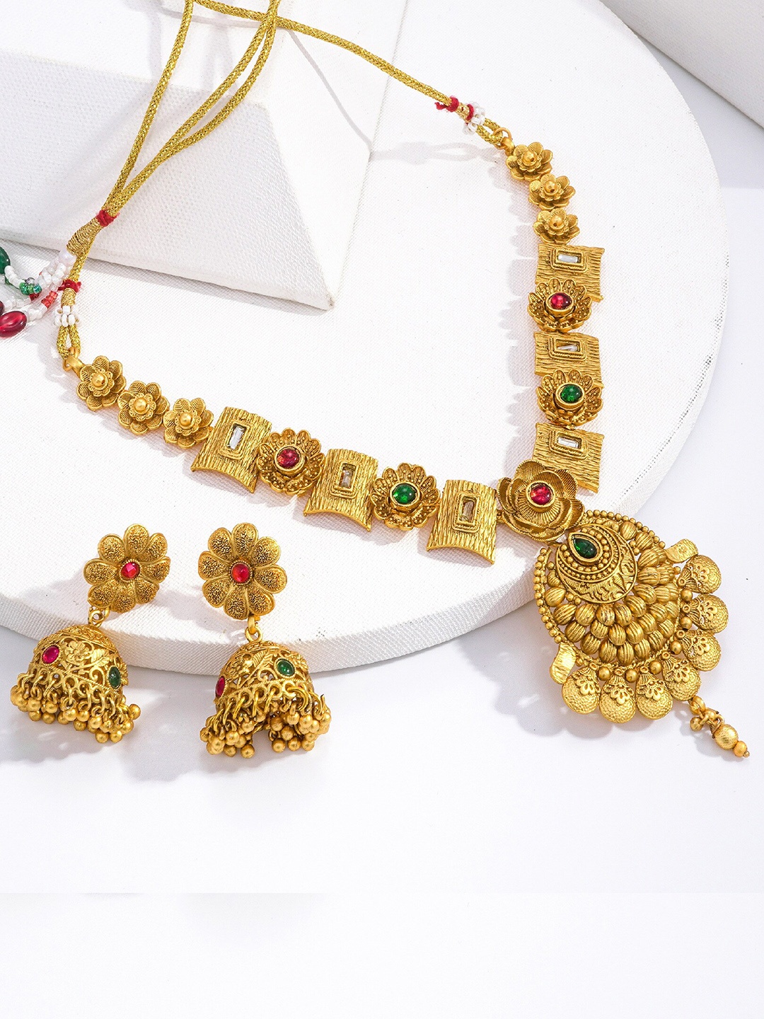 

LAFORWORD Gold-Plated Stone-Studded & Beaded Necklace And Earrings