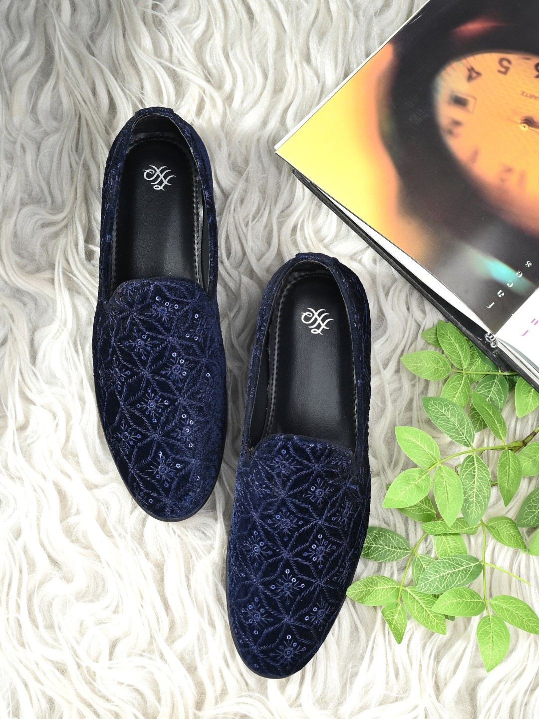 

House of Pataudi Men Embroidered Lightweight Mojaris, Navy blue
