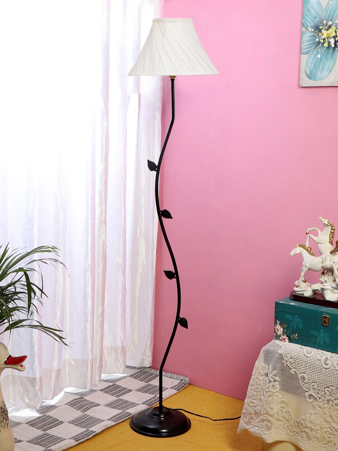 

Devansh White & Black Textured Floor Lamp