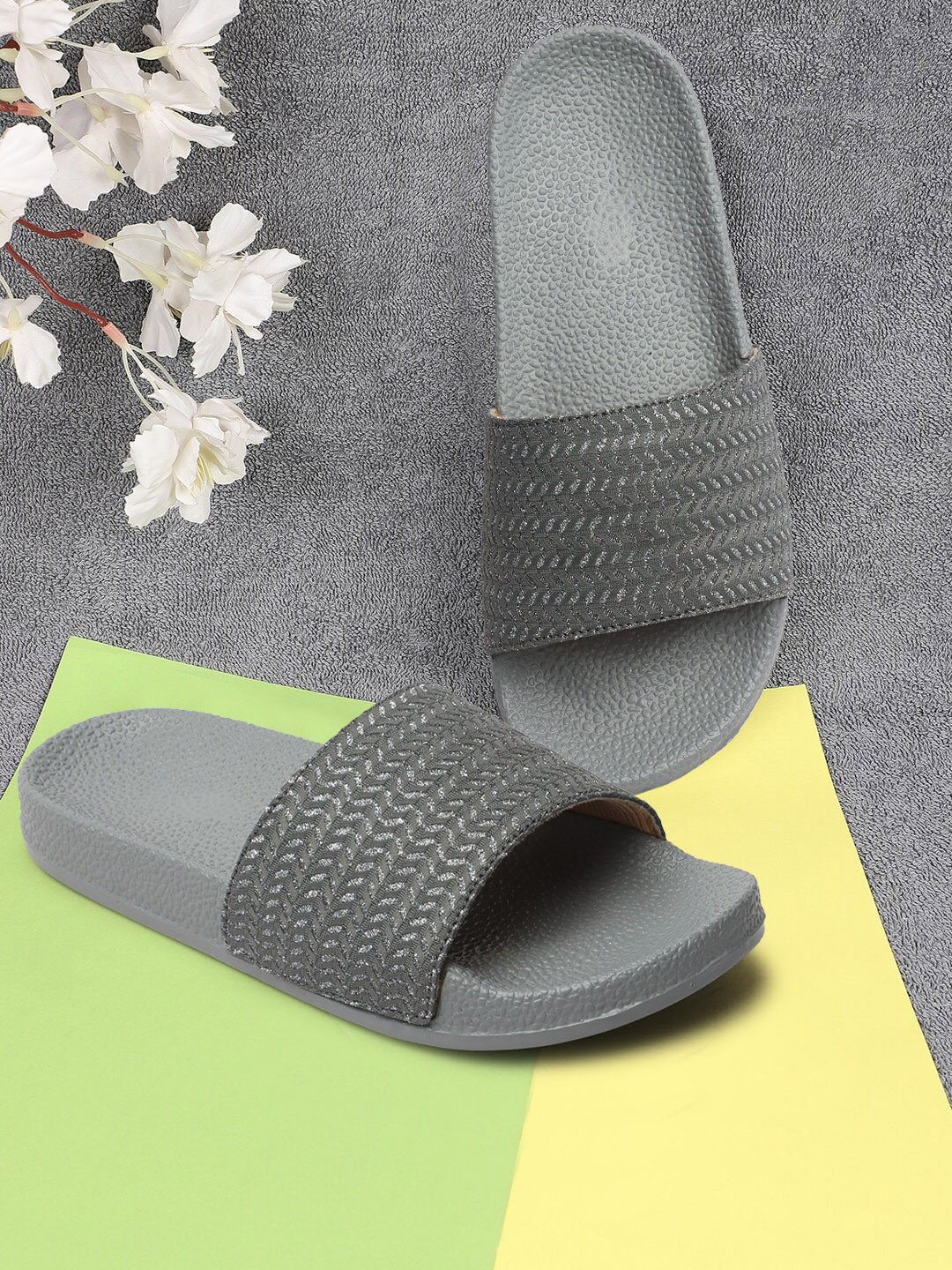 

OPHELIA Women Shimmered Sliders, Grey