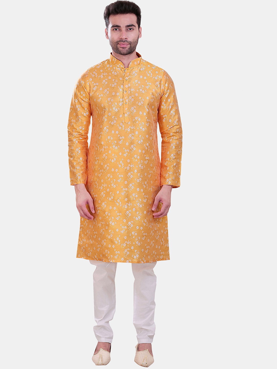 

Avaeta Floral Printed Mandarin Collar Kurta With Pyjamas, Mustard