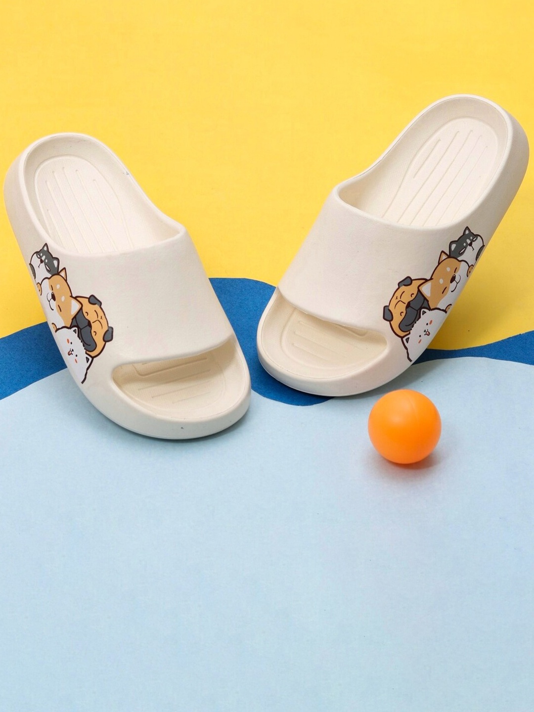 

Yellow Bee Boys Animal Family Printed Rubber Sliders, White