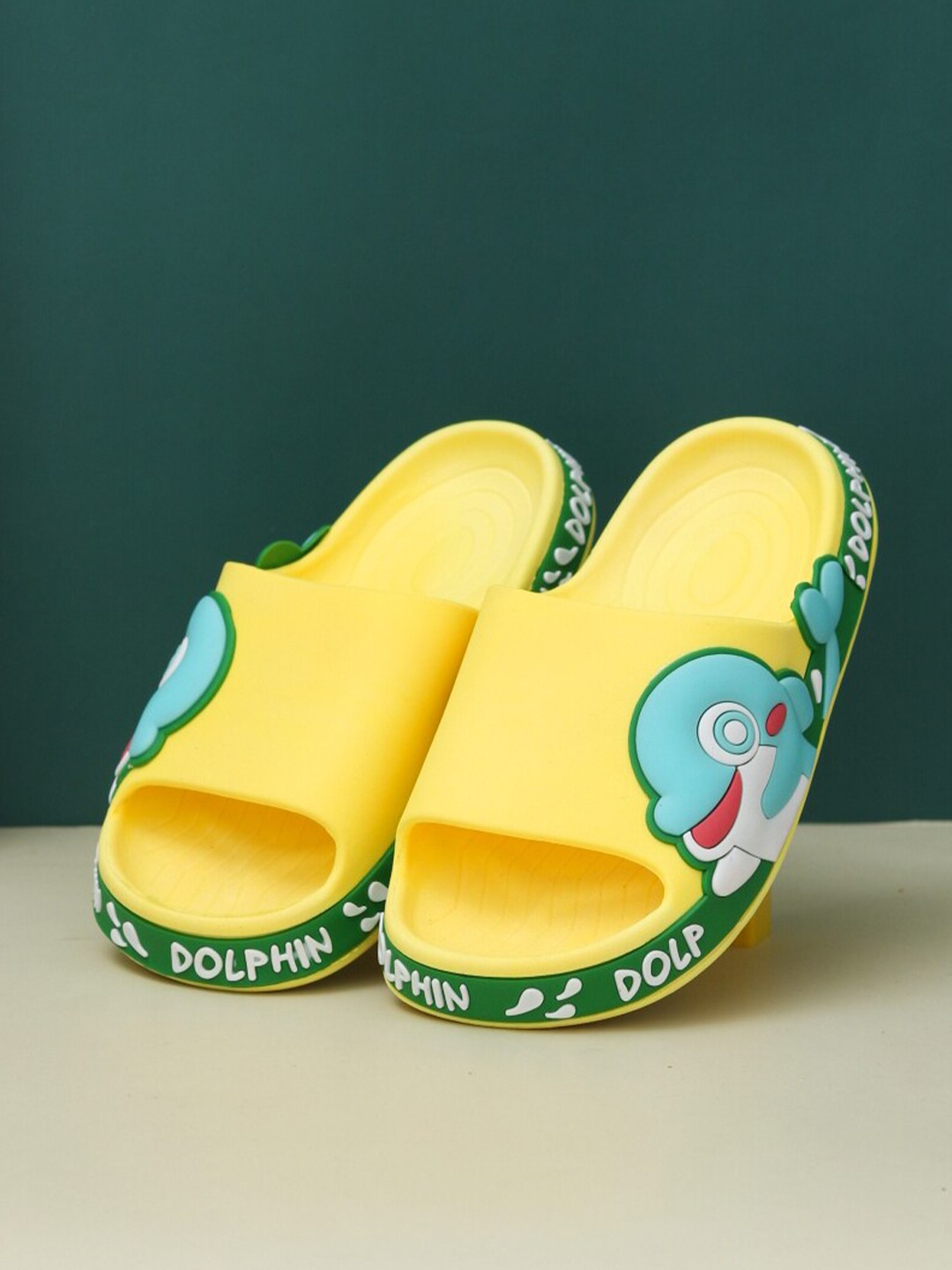 

Yellow Bee Boys Dolphin Detail Rubber Sliders