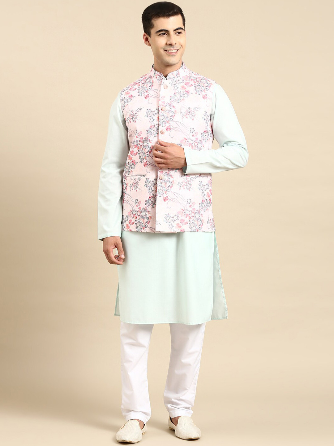 

TheEthnic.Co Mandarin Collar Long Sleeves Pure Cotton Kurta & Pyjamas With Nehru jacket, Pink
