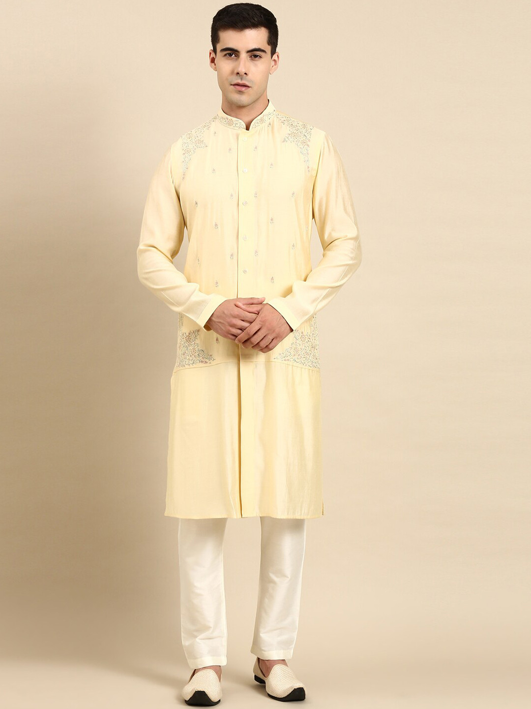 

TheEthnic.Co Ethnic Motifs Embroidered Mandarin Collar Long Sleeves Kurta With Trousers, Cream