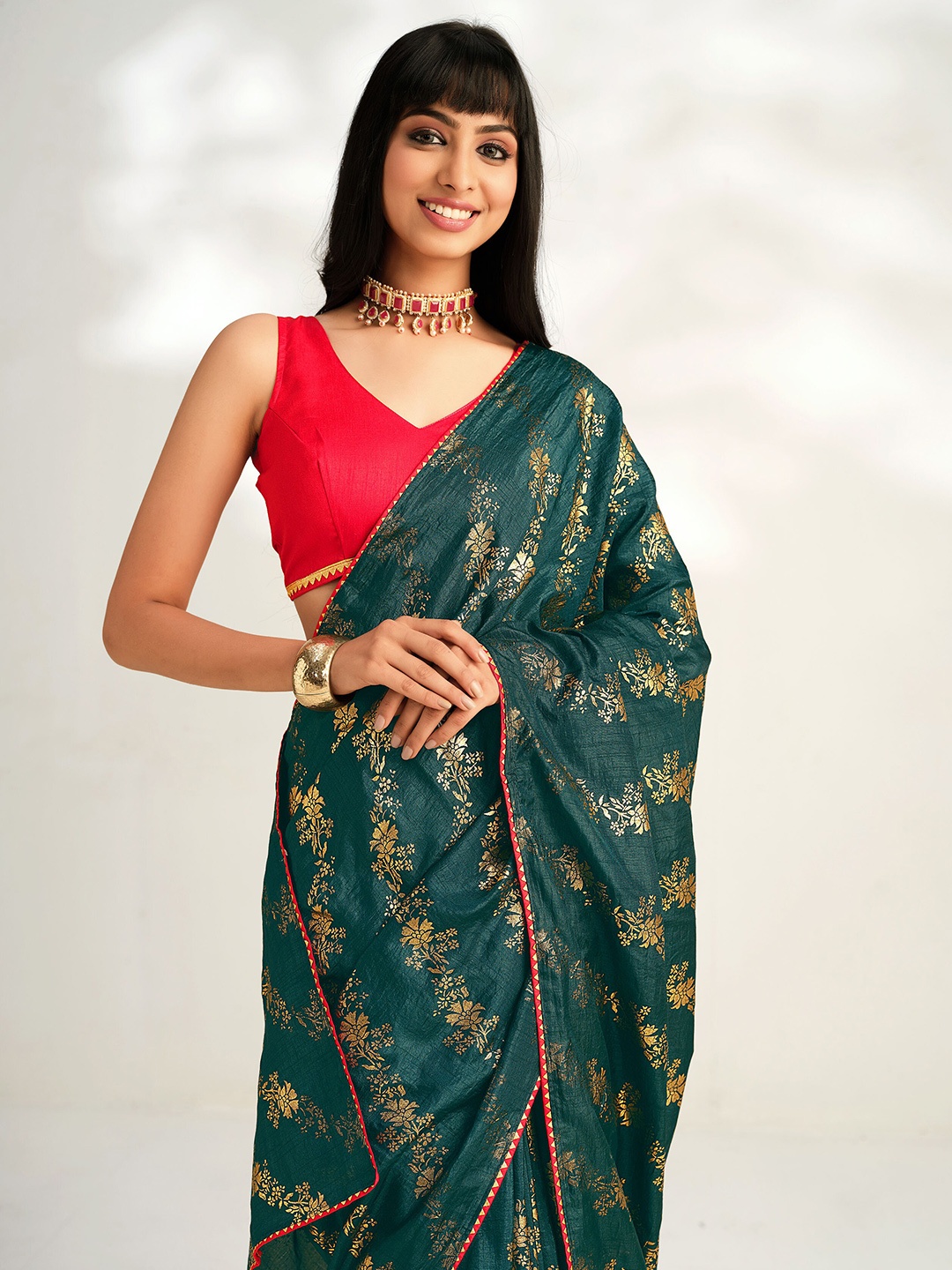 

Sangria Ethnic Motifs Printed Zari Saree, Green