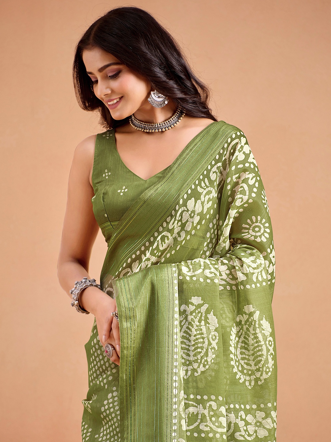 

Sangria Ethnic Motifs Printed Zari Chanderi Saree, Green
