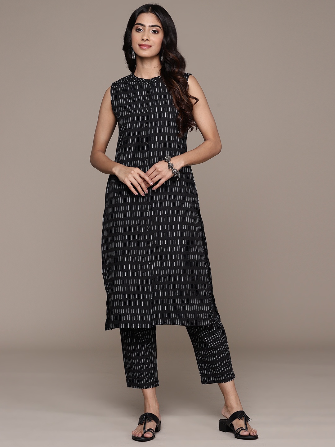 

Anubhutee Women Printed Regular Kurta with Trousers, Black