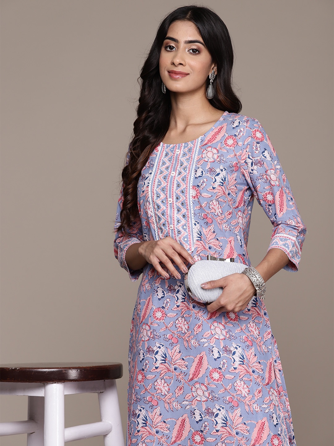 

Anubhutee Women Grey Floral Printed Regular Sequinned Kurta with Trousers