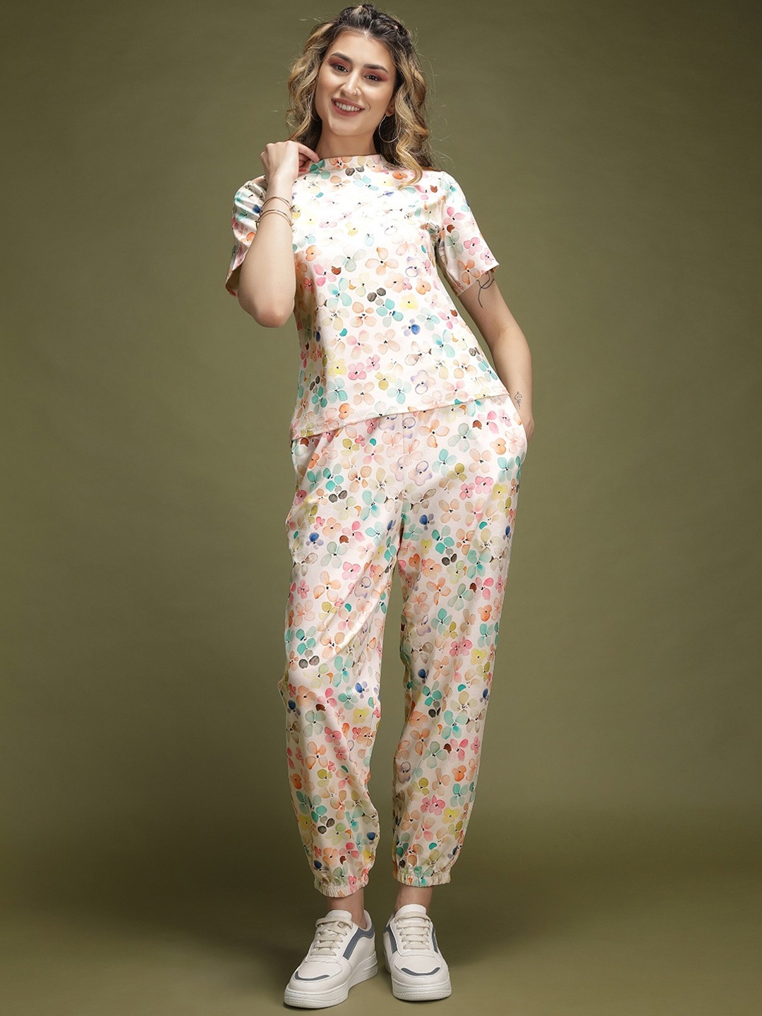 

UDBHAV TEXTILE Printed T-Shirt & Joggers, Pink