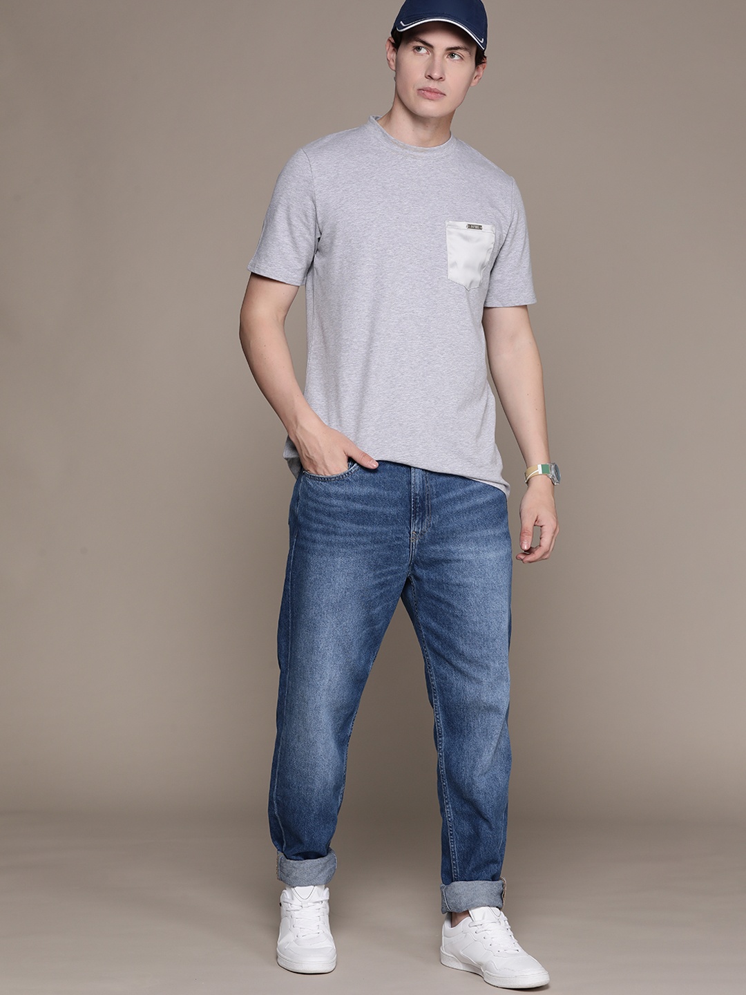 

Calvin Klein Jeans Men Tapered Fit Mid-Rise Pure Cotton Jeans, Blue