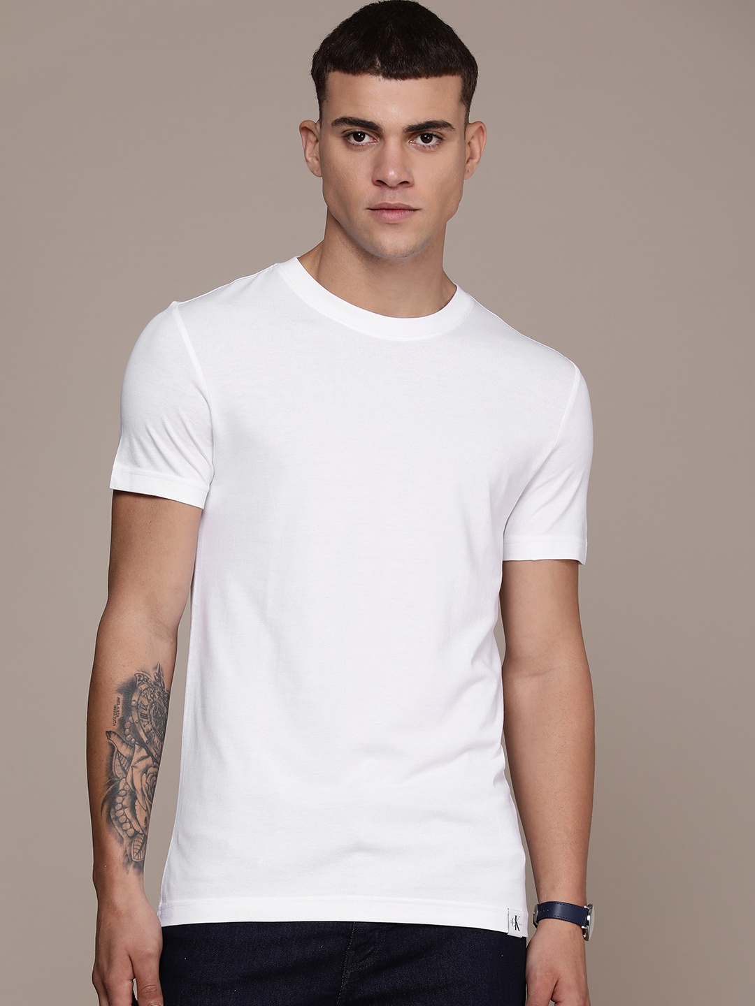 

Calvin Klein Jeans Solid Round-Neck Casual T-shirt, White