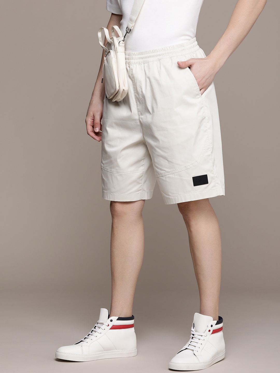 

Calvin Klein Jeans Men Solid Shorts, Off white