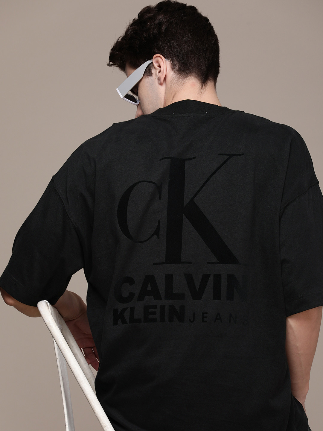 

Calvin Klein Jeans Printed Drop-Shoulder Sleeves Pure Cotton Applique Boxy T-shirt, Black