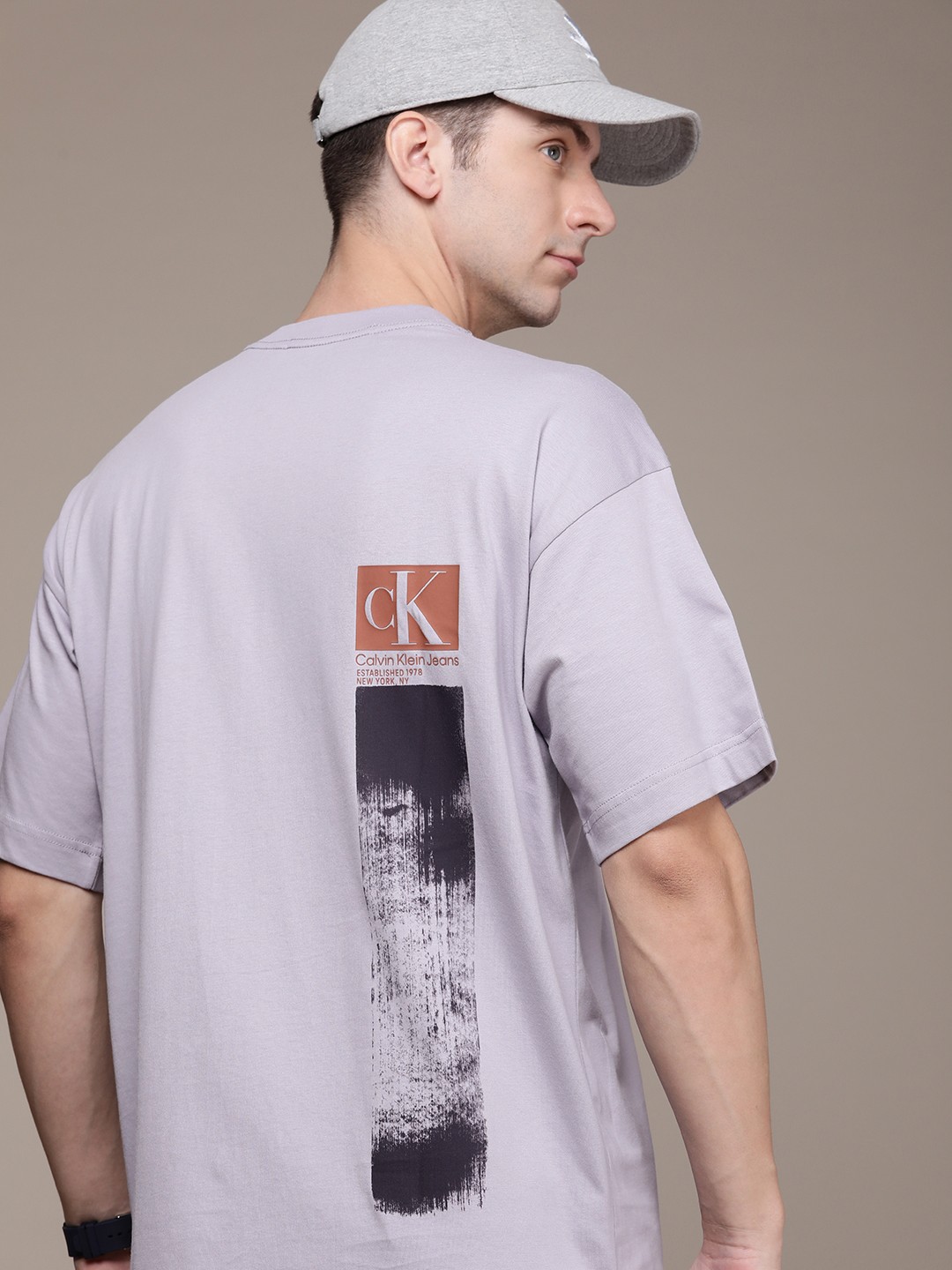 

Calvin Klein Jeans Printed Drop-Shoulder Sleeves Pure Cotton Boxy T-shirt, Lavender