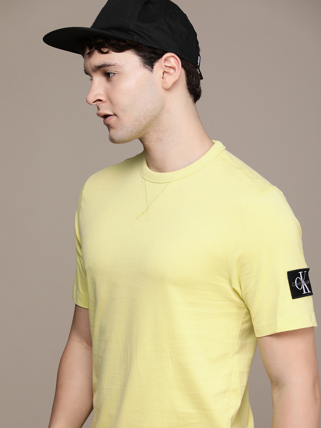 

Calvin Klein Jeans Solid With Applique Detail Pure Cotton T-shirt, Green